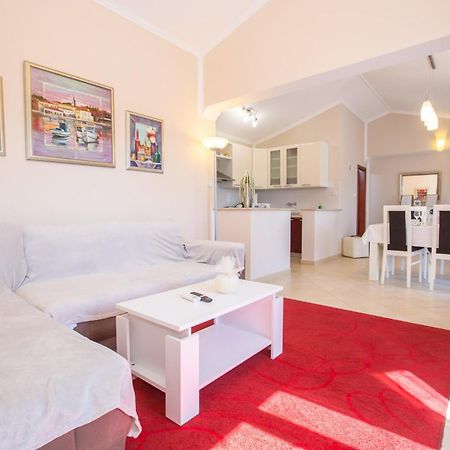 Villa Michelle Karojba Esterno foto