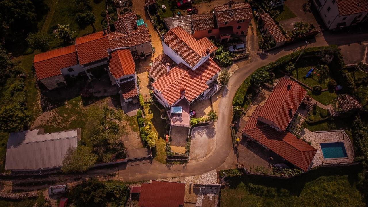 Villa Michelle Karojba Esterno foto