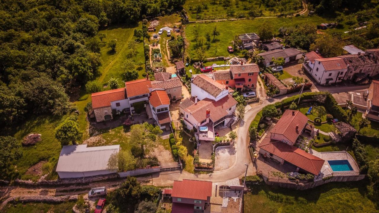 Villa Michelle Karojba Esterno foto