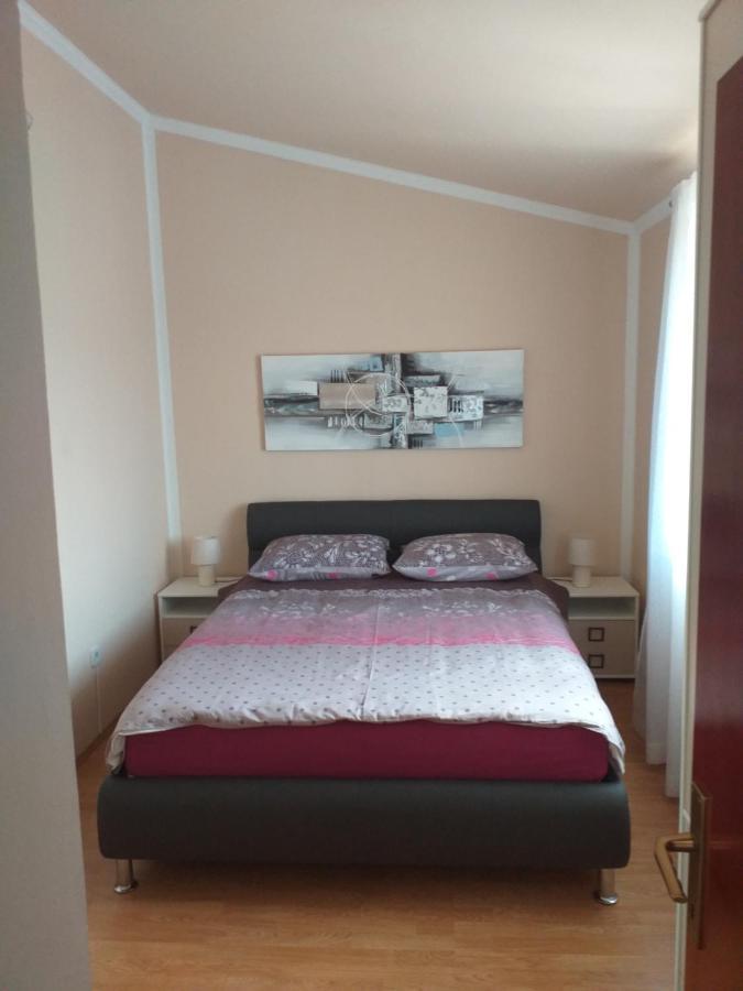 Villa Michelle Karojba Esterno foto