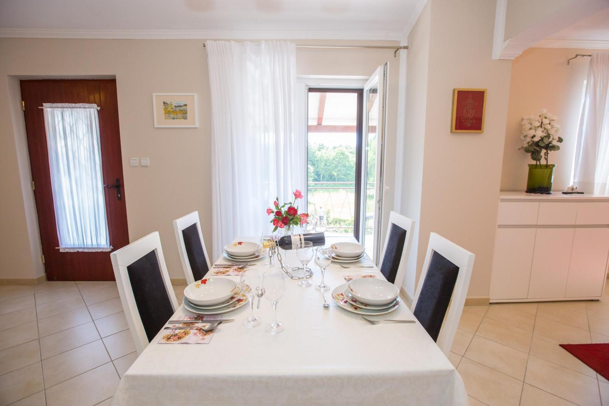 Villa Michelle Karojba Esterno foto