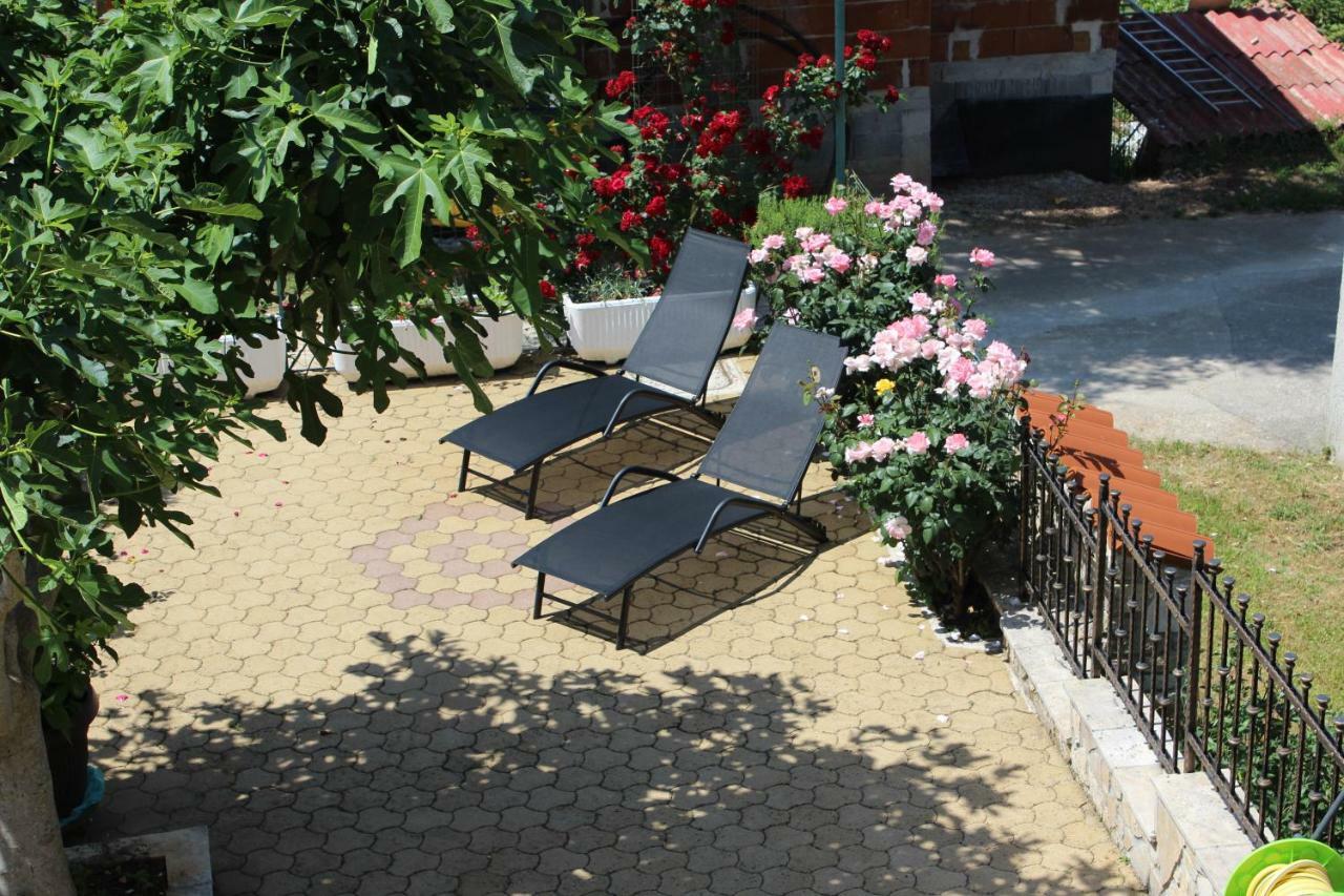 Villa Michelle Karojba Esterno foto