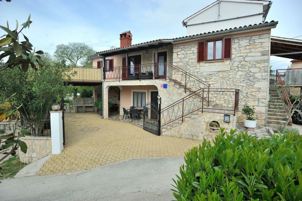 Villa Michelle Karojba Esterno foto