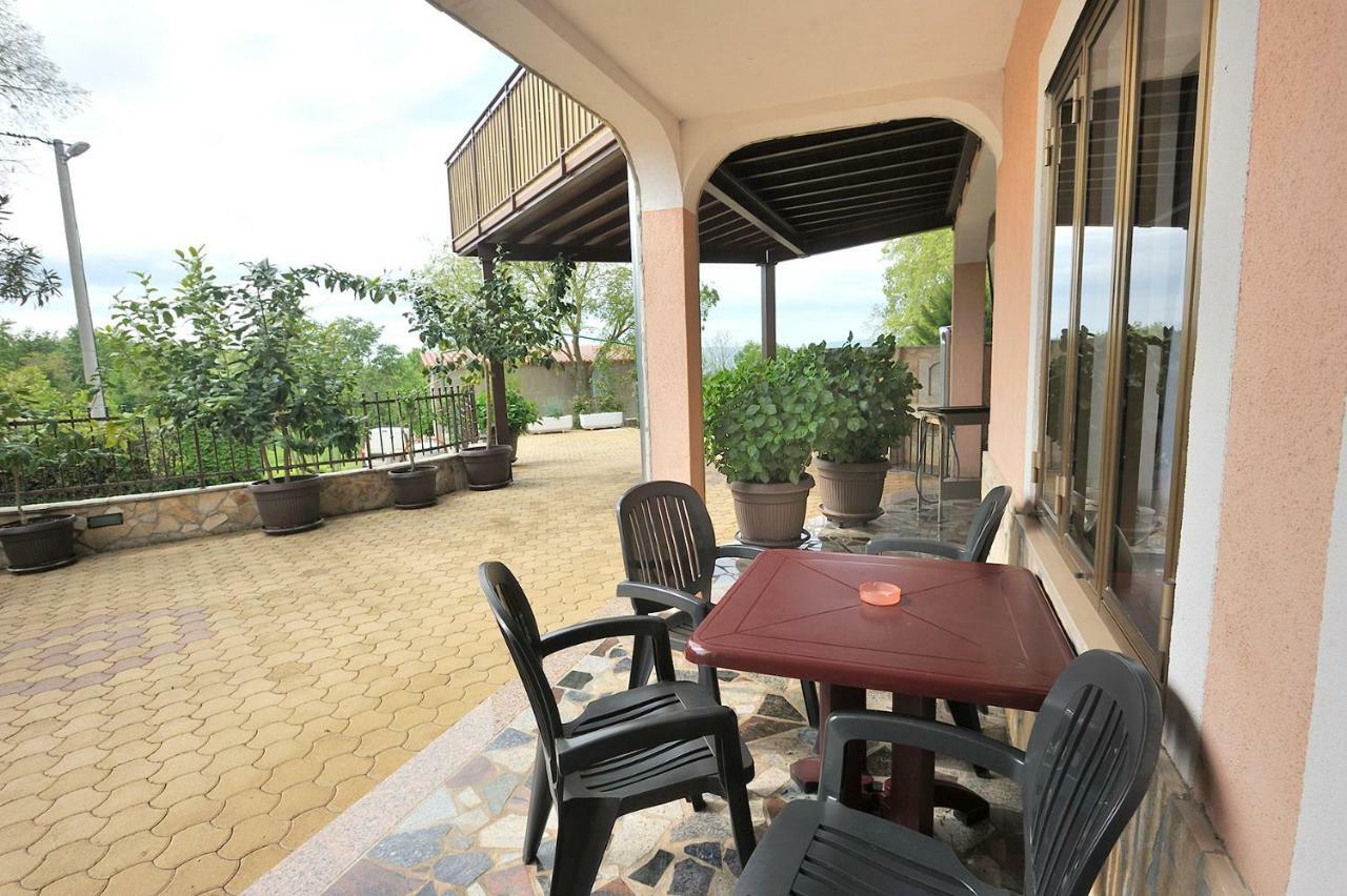 Villa Michelle Karojba Esterno foto