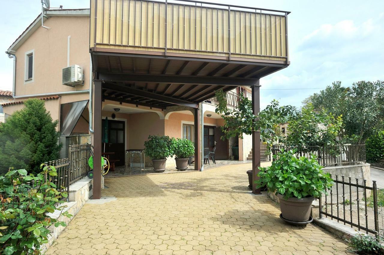 Villa Michelle Karojba Esterno foto