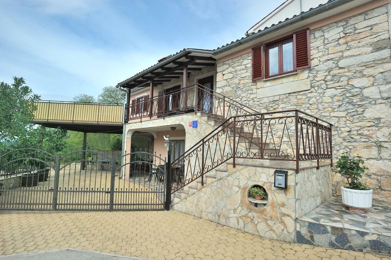 Villa Michelle Karojba Esterno foto