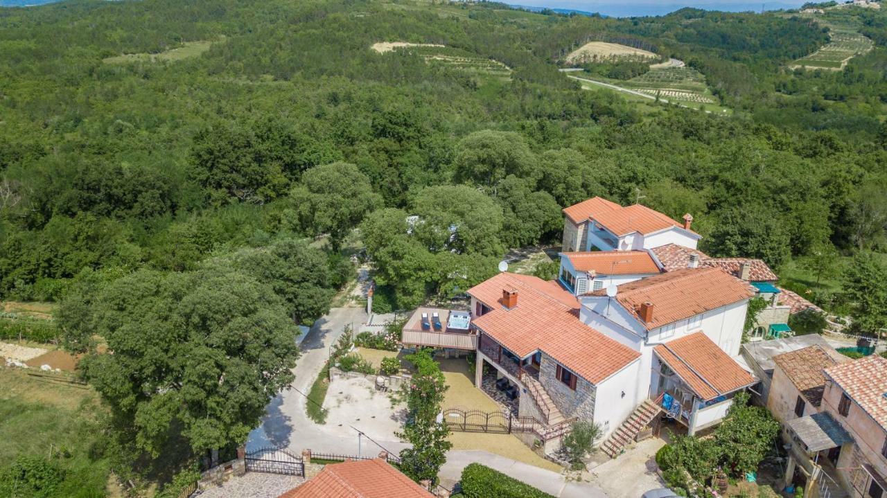 Villa Michelle Karojba Esterno foto