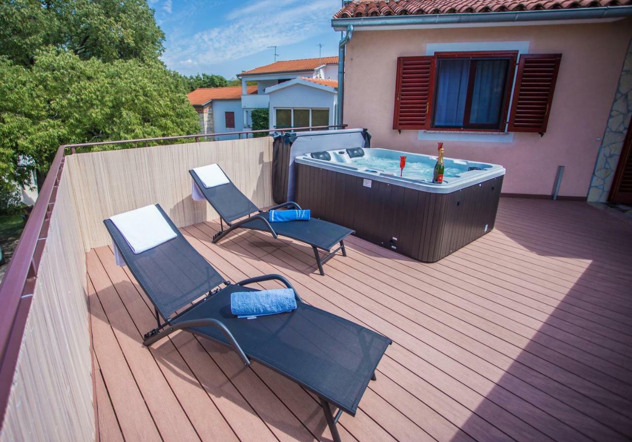 Villa Michelle Karojba Esterno foto