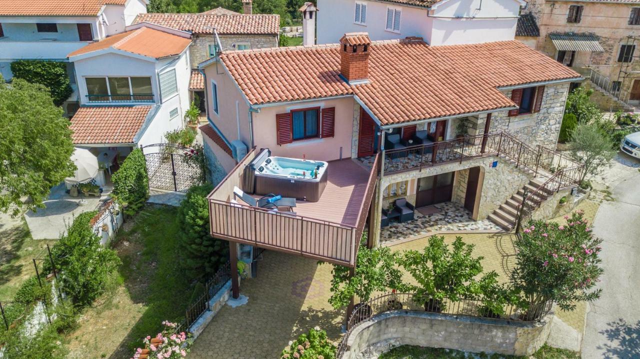 Villa Michelle Karojba Esterno foto