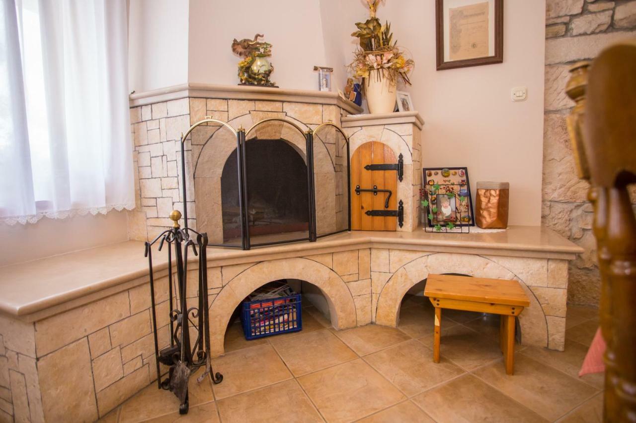 Villa Michelle Karojba Esterno foto