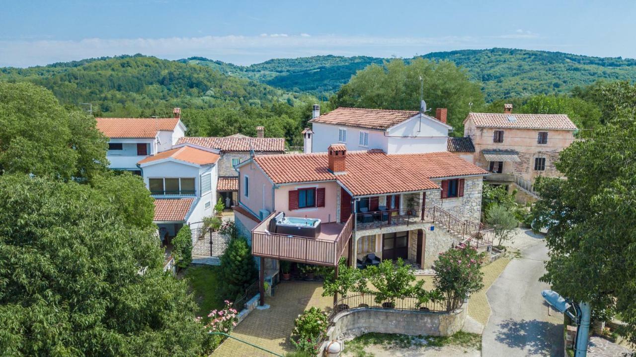 Villa Michelle Karojba Esterno foto