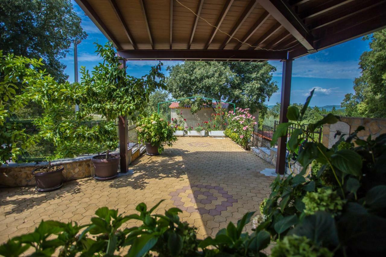 Villa Michelle Karojba Esterno foto